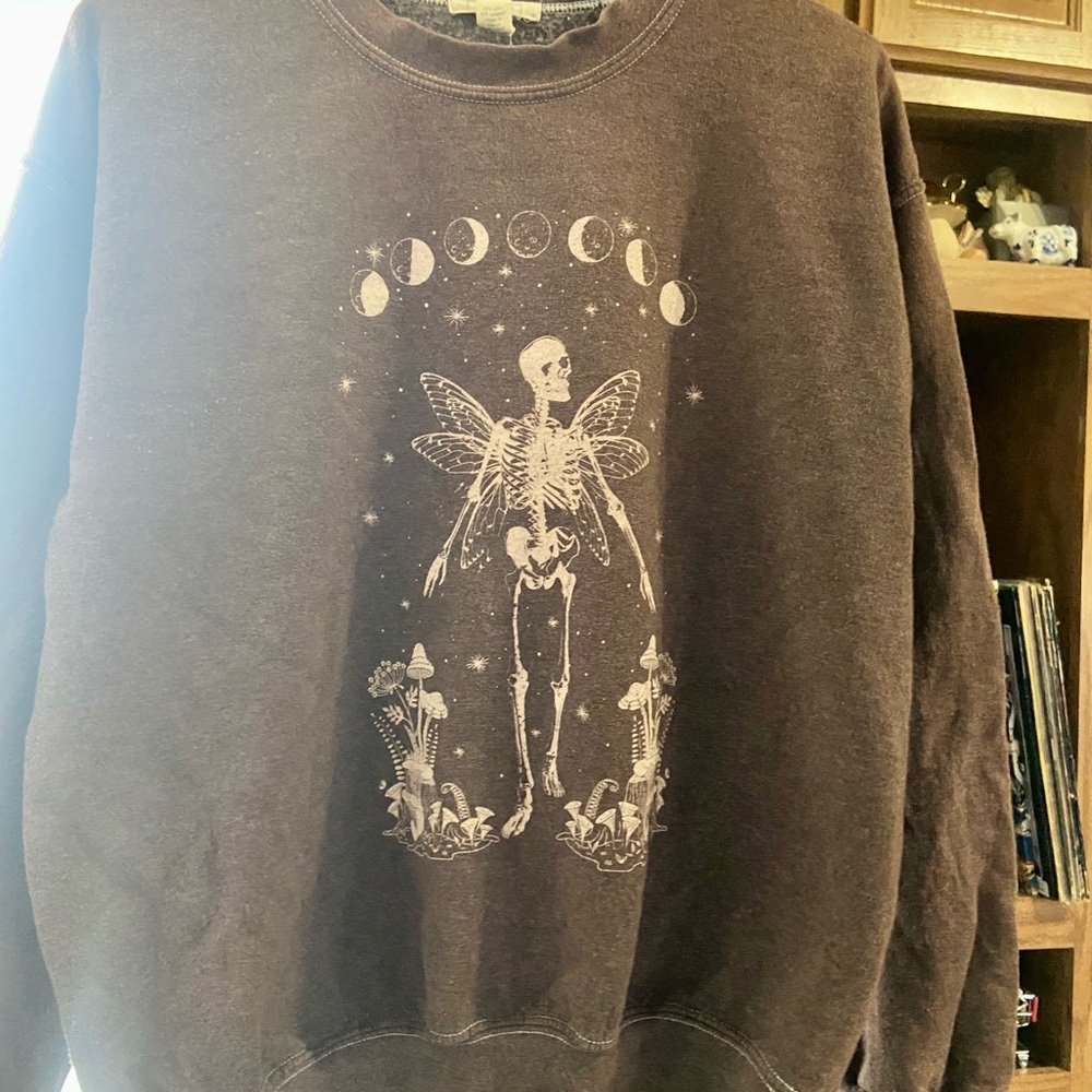 Graphic Skeleton Sweatshirt
